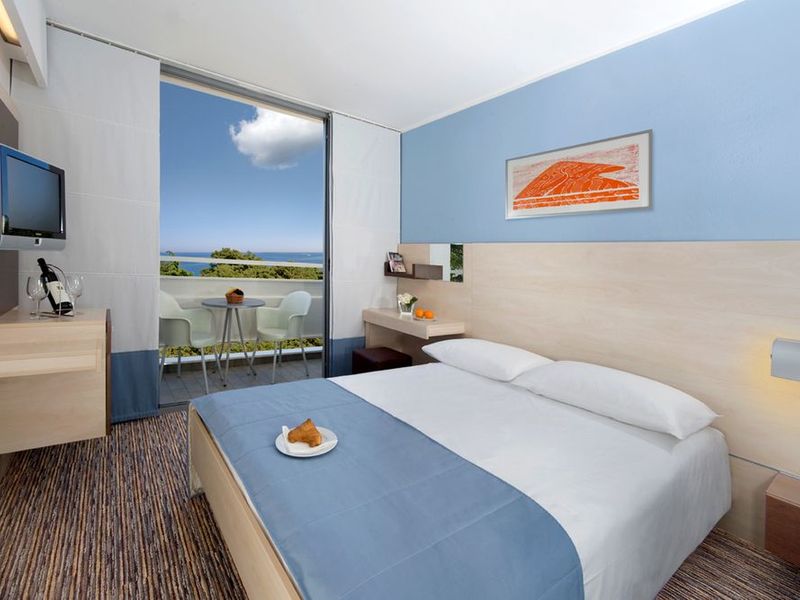csm_Photos_Porec_Valamar-Diamant-Hotel-and-Residence_Valamar-Diamant-Hotel_Valamar-Diamant-Hotel-Premium-single-room_5f95f7822f.jpg